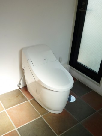 スタジオのトイレリフォーム LIXILプレアスLSにお取替え スタジオのトイレリフォーム LIXILプレアスLSにお取替え